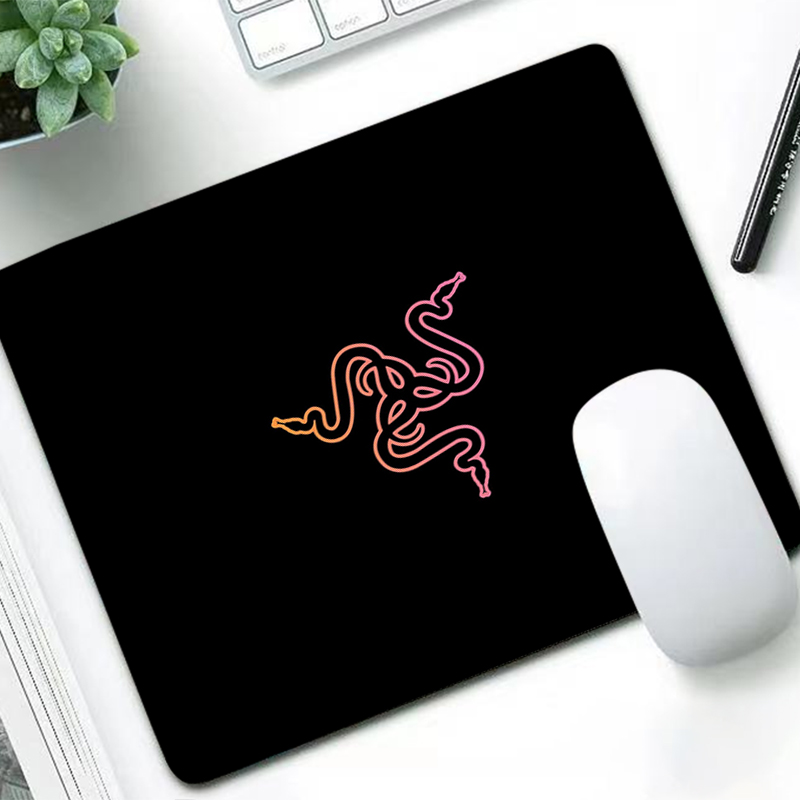Tablet With All Accessories - Podkładka pod mysz Razer Luxury Anime